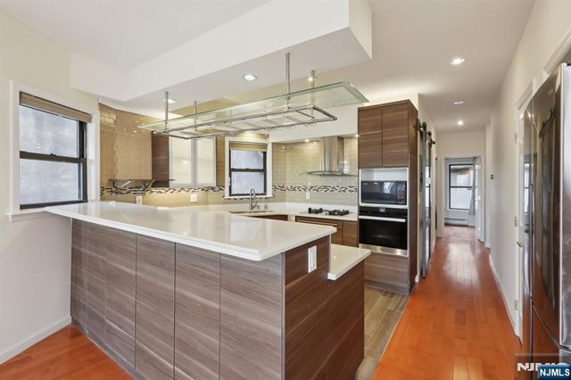 32 Hudson Terrace 2, Edgewater, NJ 07020