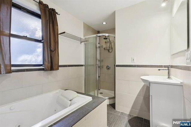 32 Hudson Terrace 2, Edgewater, NJ 07020