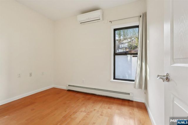 32 Hudson Terrace 2, Edgewater, NJ 07020