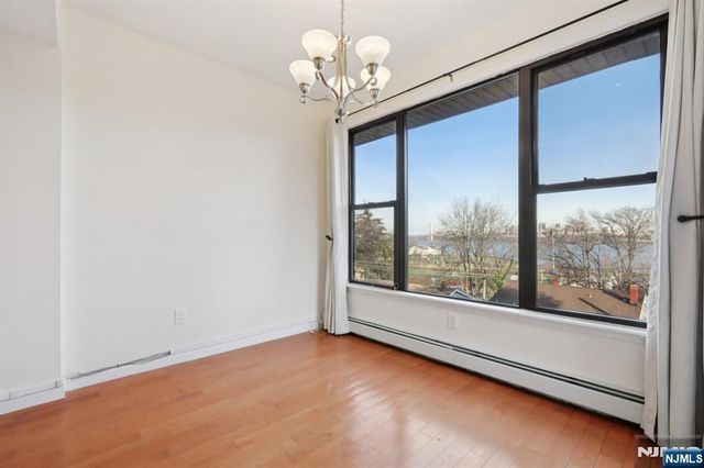 32 Hudson Terrace 2, Edgewater, NJ 07020