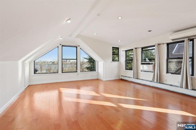 32 Hudson Terrace 2, Edgewater, NJ 07020