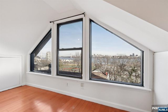 32 Hudson Terrace 2, Edgewater, NJ 07020