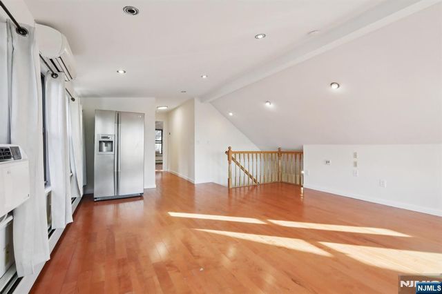 32 Hudson Terrace 2, Edgewater, NJ 07020