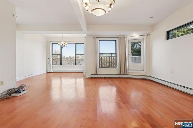 32 Hudson Terrace 2, Edgewater, NJ 07020