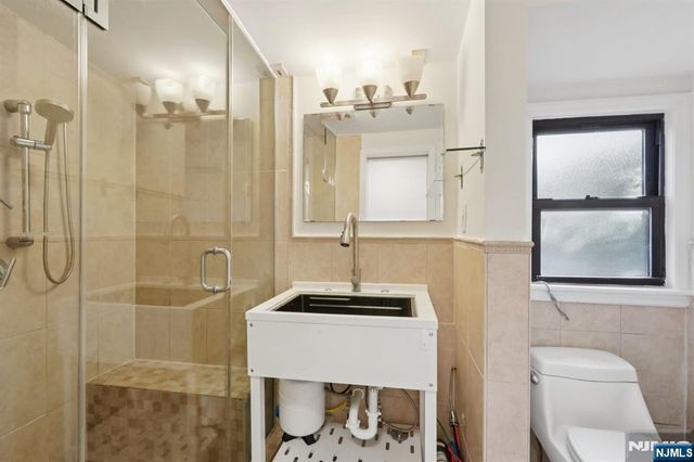 32 Hudson Terrace 2, Edgewater, NJ 07020