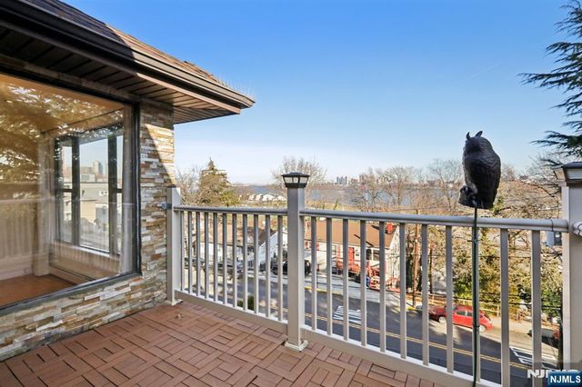 32 Hudson Terrace 2, Edgewater, NJ 07020