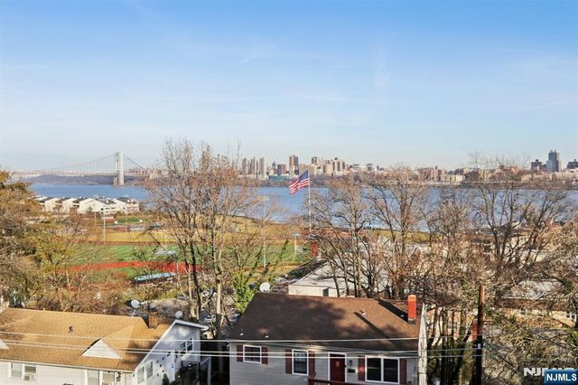 32 Hudson Terrace 2, Edgewater, NJ 07020