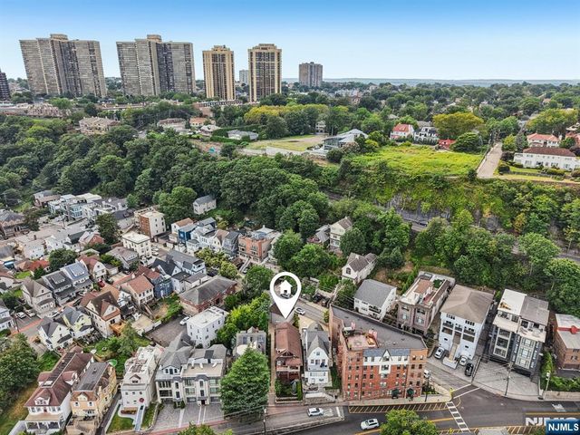 32 Hudson Terrace 2, Edgewater, NJ 07020