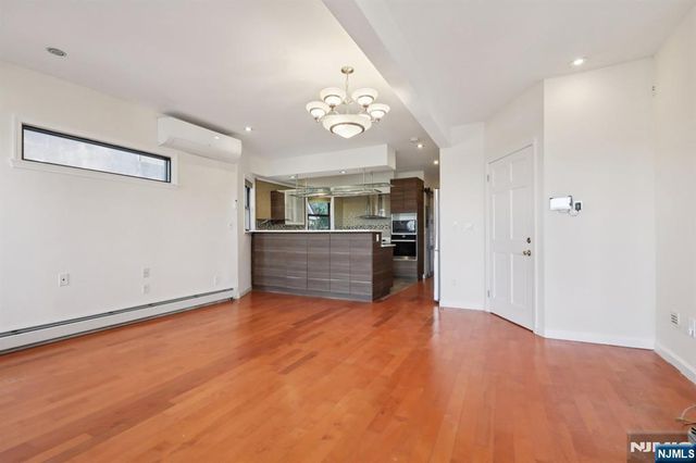 32 Hudson Terrace 2, Edgewater, NJ 07020