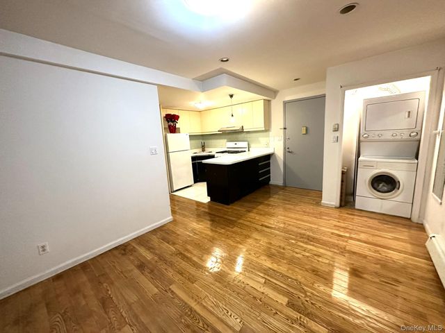 132-03 Sanford Avenue 7E, Flushing, NY 11355