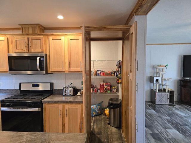 72 Sawmill Road, Pownal, VT 05261