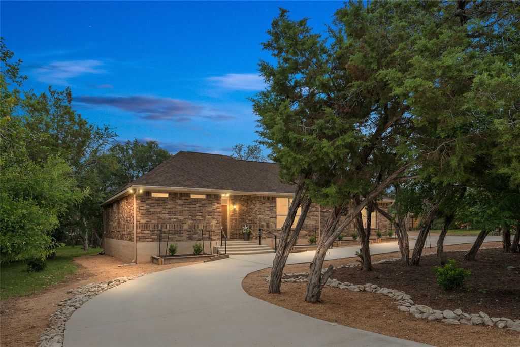 805 Willow Creek CIR, San Marcos, TX 78666