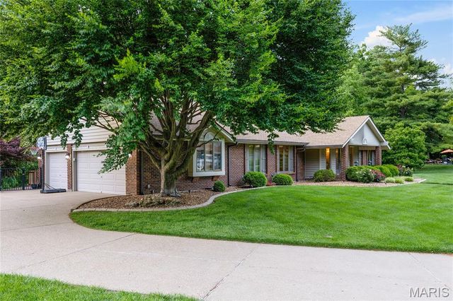 3736 Runnymede Drive, St Charles, MO 63301