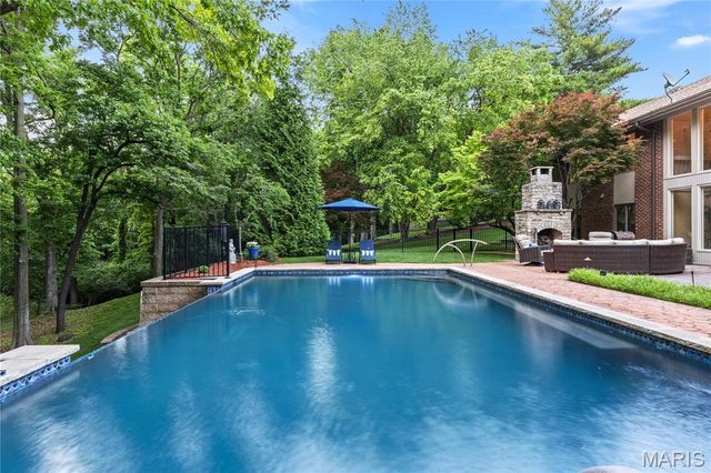 3736 Runnymede Drive, St Charles, MO 63301