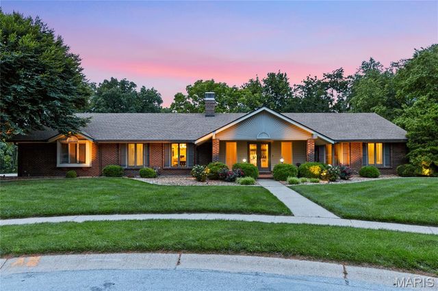 3736 Runnymede Drive, St Charles, MO 63301