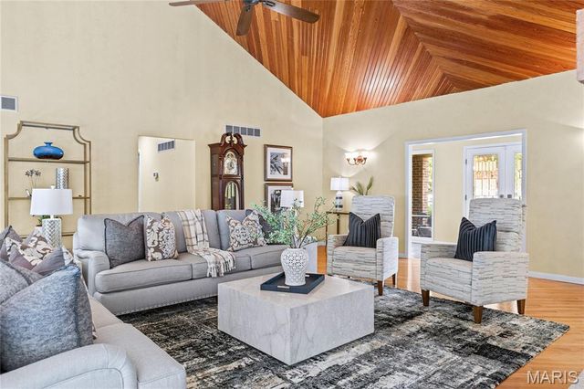 3736 Runnymede Drive, St Charles, MO 63301