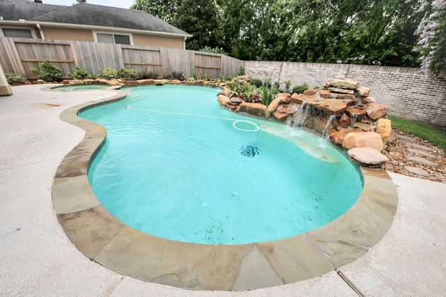 14207 Jade Cove Drive, Houston, TX 77077