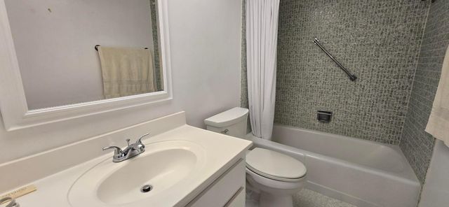 60 Yacht Club Drive 103, North Palm Beach, FL 33408