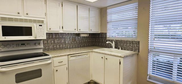 60 Yacht Club Drive 103, North Palm Beach, FL 33408