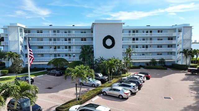 60 Yacht Club Drive 103, North Palm Beach, FL 33408
