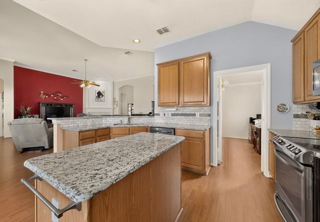 6303 Clear Pool Drive, Arlington, TX 76018