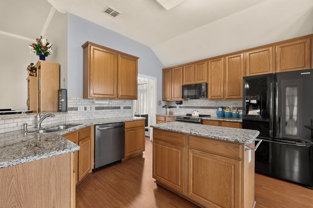 6303 Clear Pool Drive, Arlington, TX 76018