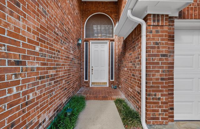 6303 Clear Pool Drive, Arlington, TX 76018