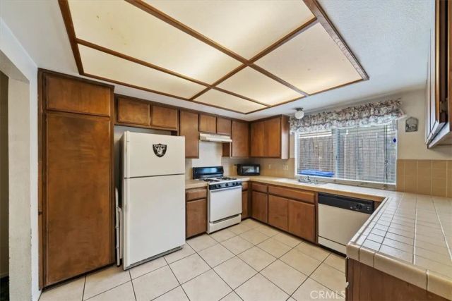 6959 Grove, Highland, CA 92346