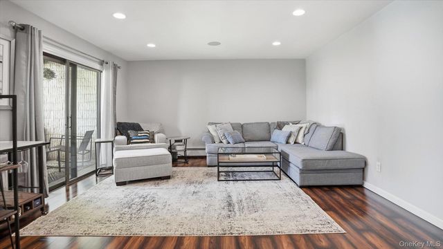 65 Richmond Boulevard 1B, Ronkonkoma, NY 11779