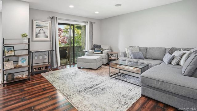 65 Richmond Boulevard 1B, Ronkonkoma, NY 11779