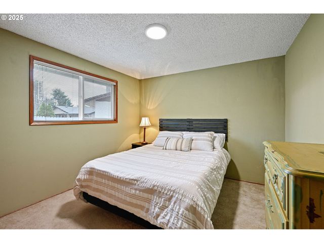 1500 CAROBELLE Ct, Cottage Grove, OR 97424