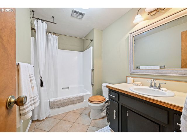 1500 CAROBELLE Ct, Cottage Grove, OR 97424