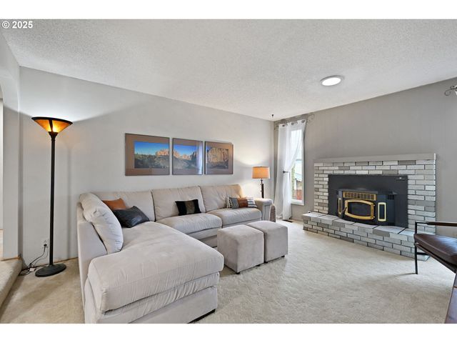 1500 CAROBELLE Ct, Cottage Grove, OR 97424