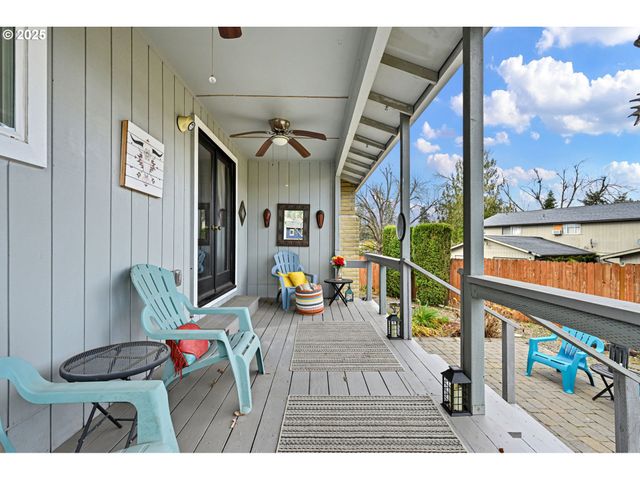 1500 CAROBELLE Ct, Cottage Grove, OR 97424