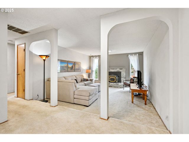 1500 CAROBELLE Ct, Cottage Grove, OR 97424