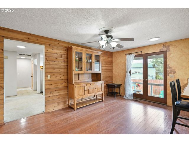 1500 CAROBELLE Ct, Cottage Grove, OR 97424