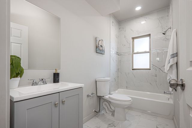 5901 S Indiana Avenue, Chicago, IL 60637