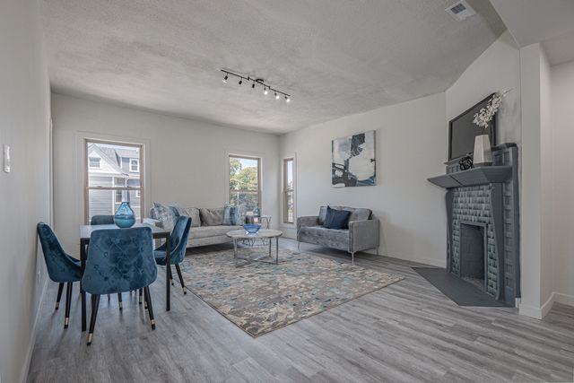 5901 S Indiana Avenue, Chicago, IL 60637
