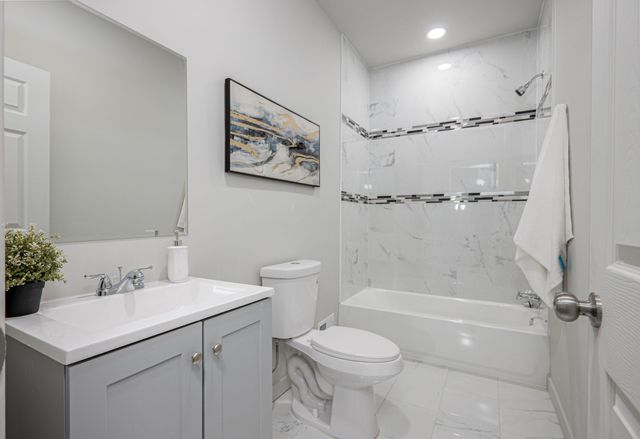 5901 S Indiana Avenue, Chicago, IL 60637