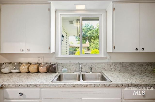 1305 N Chelsea St, Boise, ID 83704