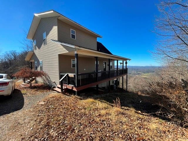 31 Grant Dr, Brasstown, NC 28902