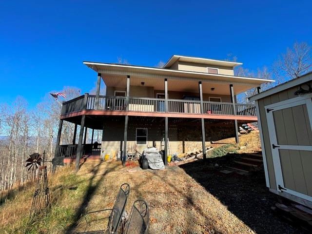 31 Grant Dr, Brasstown, NC 28902