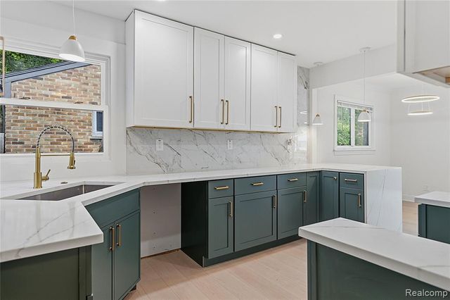 21661 Whitmore Street, Oak Park, MI 48237