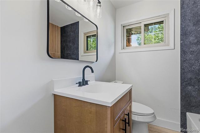 21661 Whitmore Street, Oak Park, MI 48237