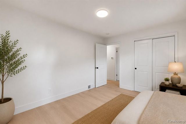 21661 Whitmore Street, Oak Park, MI 48237