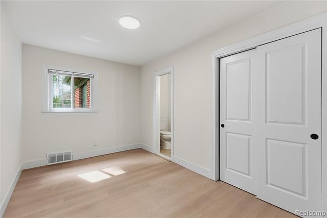 21661 Whitmore Street, Oak Park, MI 48237