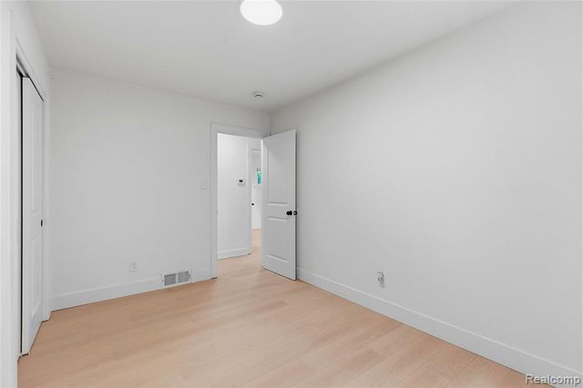 21661 Whitmore Street, Oak Park, MI 48237