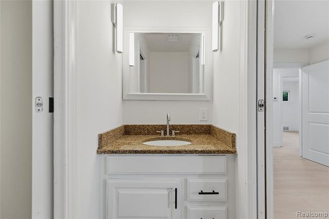 21661 Whitmore Street, Oak Park, MI 48237