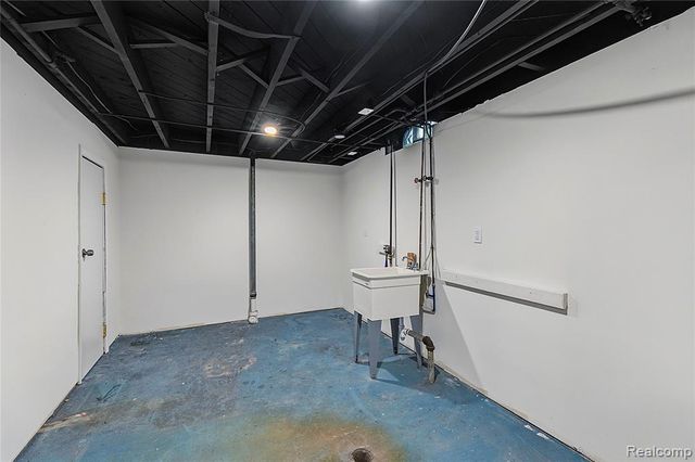 21661 Whitmore Street, Oak Park, MI 48237