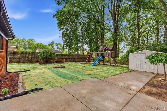 21661 Whitmore Street, Oak Park, MI 48237